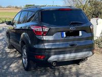 Gebraucht Ford Kuga 179 PS (131 kW) 2017 Grau SUV