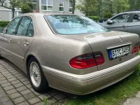 Gebraucht Mercedes E200 163 PS (119 kW) 2001 Gold Limousine