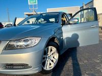 Gebraucht BMW 320 150 PS (110 kW) 2006 Grau Limousine