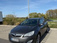 Gebraucht Opel Astra Edition 160 PS (117 kW) 2012 Grau Kombi