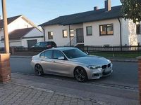 Gebraucht BMW 320 163 PS (119 kW) 2018 Silber Limousine
