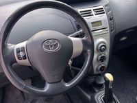 gebraucht Toyota Yaris 1,3-l-VVT-i Sol Sol