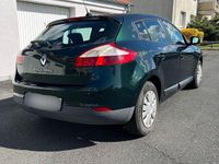Gebraucht Renault Mégane 101 PS (74 kW) 2010 Grün Limousine