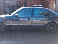Gebraucht Mercedes E240 170 PS (125 kW) 1997 Schwarz Limousine