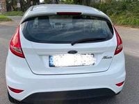 Gebraucht Ford Fiesta Ambiente 60 PS (44 kW) 2009 Weiß Kleinwagen