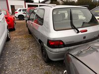 Gebraucht Renault Clio 75 PS (55 kW) 1997 Silber Kleinwagen