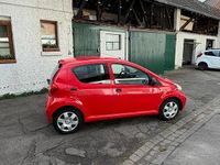 Gebraucht Toyota Aygo 68 PS (50 kW) 2008 Rot Kleinwagen