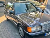 Gebraucht Mercedes 190 109 PS (80 kW) 1990 Violet Limousine