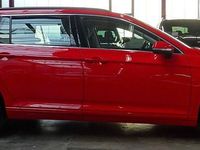 Gebraucht VW Passat 122 PS (89 kW) 2023 Rot Kombi