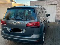 Gebraucht VW Sharan 150 PS (110 kW) 2022 Grau Van / Kleinbus