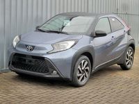 Neu Toyota Aygo 72 PS (52 kW) 2025 Celestite grey (1k3)/ black mi Kleinwagen