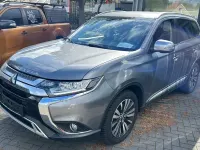Gebraucht Mitsubishi Outlander Diamant Edition 150 PS (110 kW) 2019 Grau SUV