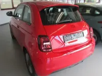 Gebraucht Fiat 500e Red 86 kW (118 PS) 2022 Red vr111/a) (rot Kleinwagen