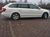 Gebraucht Skoda Superb 105 PS (77 kW) 2011 Weiß Kombi