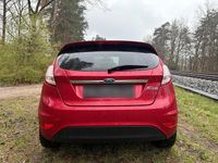 Gebraucht Ford Fiesta 95 PS (69 kW) 2016 Rot Kleinwagen
