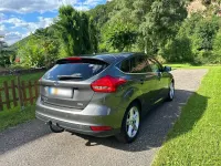 Usado Ford Focus Titanium 125 CV (91 kW) 2015 Gris Berlina