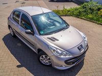 Gebraucht Peugeot 206 60 PS (44 kW) 2010 Silber Limousine