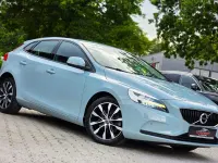 Gebraucht Volvo V40 Momentum 122 PS (89 kW) 2018 Blau Limousine