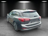 Gebraucht Ford Focus Titanium 125 PS (91 kW) 2025 Grau Limousine