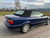 Gebraucht BMW 320 Cabriolet 150 PS (110 kW) 1995 Blau Cabrio