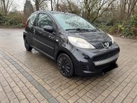 Gebraucht Peugeot 107 67 PS (49 kW) 2010 Schwarz Kleinwagen