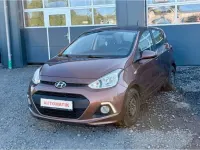 Gebraucht Hyundai i10 Trend 67 PS (49 kW) 2016 Cashmere brown / met (metallic) Kleinwagen