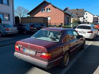 Second-hand Mercedes E230 132 CP (97 kW) 1992 Roșu Berlinǎ