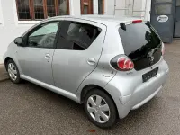 Gebraucht Toyota Aygo Edition 68 PS (50 kW) 2012 Silber Kleinwagen
