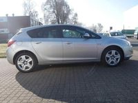 Gebraucht Opel Astra 140 PS (102 kW) 2011 Silber Limousine