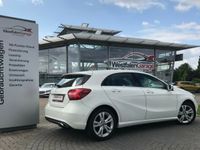 Gebraucht Mercedes A180 Urban 122 PS (89 kW) 2017 Weiß Limousine