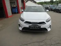 Używany Kia Ceed 140 KM (102 kW) 2025 Biały Hatchback