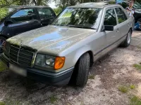 Gebraucht Mercedes E230 132 PS (97 kW) 1989 Silber Limousine