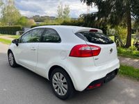 gebraucht Kia Rio 1.2 TÜV Alufelgen Motor verbraucht Öl