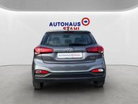 Gebraucht Hyundai i20 Select 75 PS (55 kW) 2020 Star dust metallic Kleinwagen