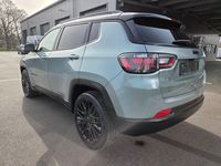 Gebraucht Jeep Compass 131 PS (96 kW) 2022 Zweifarblackierung azure bluegreen/dac SUV