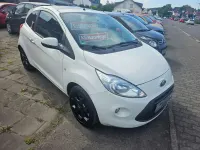 Gebraucht Ford Ka Titanium 69 PS (50 kW) 2014 Crystalweiß Kleinwagen