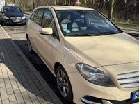 Gebraucht Mercedes B200 156 PS (114 kW) 2014 Van / Kleinbus