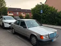 Gebraucht Mercedes 190 120 PS (88 kW) 1984 Silber Limousine