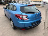 Gebraucht Renault Mégane GrandTour Authentique 116 PS (85 kW) 2015 Blau Kombi