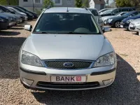 Usado Ford Mondeo Ghia 131 CV (96 kW) 2004 Plateado Berlina