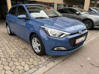 Gebraucht Hyundai i20 Classic 84 PS (61 kW) 2018 Blau Limousine