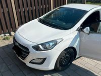 Gebraucht Hyundai i30 Passion 110 PS (80 kW) 2016 Weiß Limousine