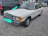 Używany Mercedes E230 136 KM (100 kW) 1983 Biały Sedan/Limuzyna