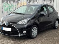 Gebraucht Toyota Yaris Hybrid 100 PS (73 kW) 2016 Schwarz Kleinwagen
