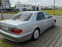 Usata Mercedes E320 Elegance 197 CV (144 kW) 2000 Argento Berlina