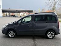 Gebraucht Peugeot Partner Allure 99 PS (72 kW) 2017 Lack grau sharkg Van / Kleinbus