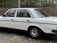 Gebraucht Mercedes 250 129 PS (94 kW) 1978 Weiß Limousine