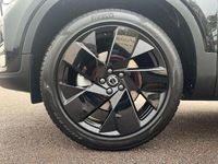 Neu Volvo XC40 Plus 163 PS (119 kW) 2025 Onyx schwarz SUV