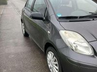 Usado Toyota Yaris 69 HP (50 kW) 2009 Cinzento Citadino