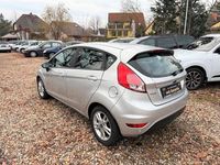 Gebraucht Ford Fiesta 101 PS (74 kW) 2015 Silber Limousine